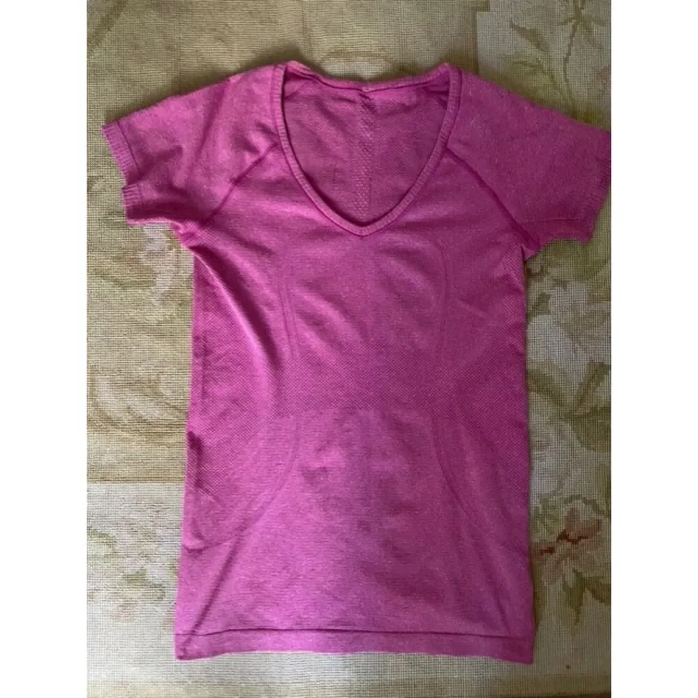 Lululemon Run: Swiftly Tech V Neck Raspberry 6